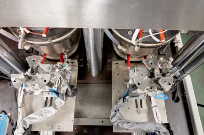 Automatische Vulkanisationsformmaschine Mit Einem Hohlraum\Gummi-Automatisierungsausrüstung\Gummi-Automatische Zuführausrüstung