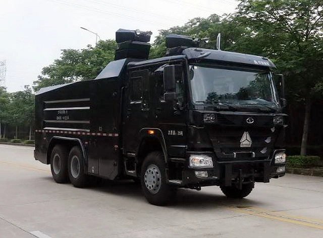 HOWO 6X4 Anti-Riot Vehicle 6X6 Anti-Riot Truck Explosion-Proof Waterwheel