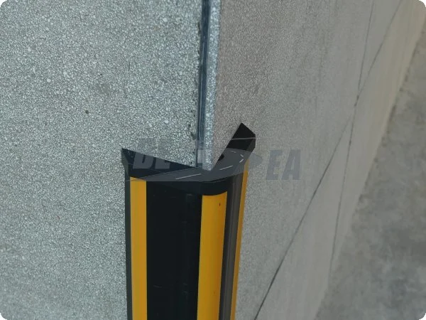 Black &amp; Yellow Rubber &amp; Steel Retainer Hospital Wall Corner Guard