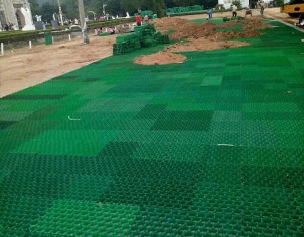 High Quality Factory Direct Sale Permeable 40mm 50mm 70mm Plastic Grid Pavers Driveway Pad Drive-on Grass Gravel for Parking Lot Road Driveway HDPE Material