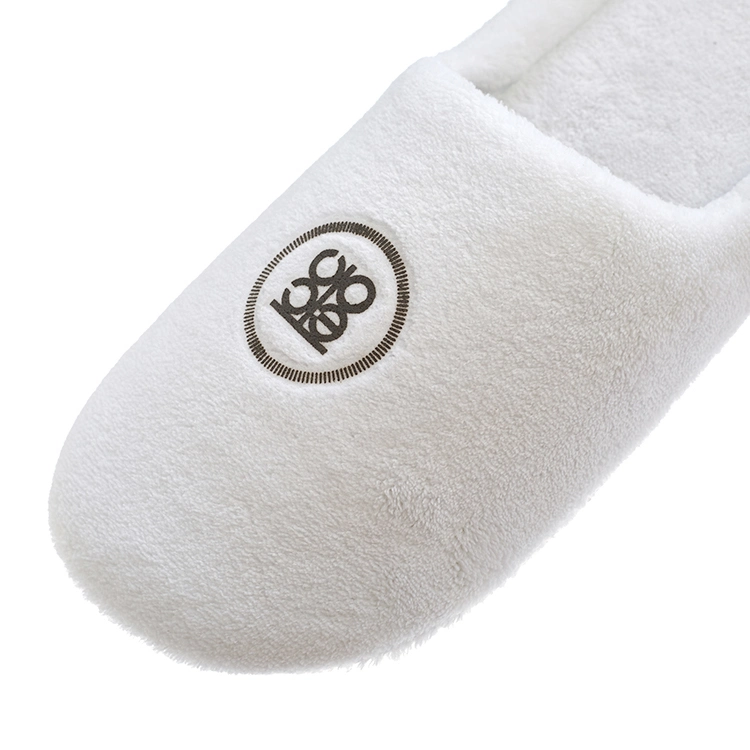 Custom Logo Reusable White Coral Fleece Anti Slip Sole Hotel Bathroom SPA House Disposable Slippers for Guests