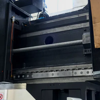 Macchina fresatrice telaio Centro di lavorazione verticale CNC